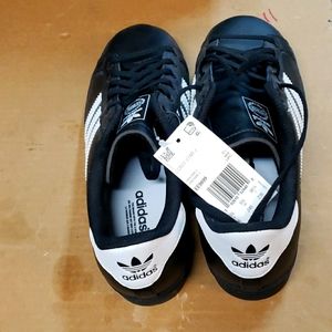 Adidas Coast Star J size 5.5 big kid